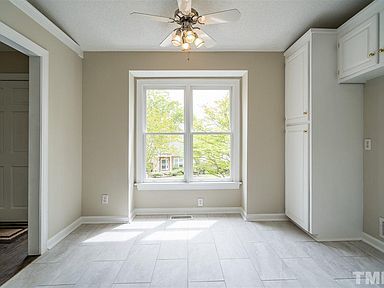 Building Photo - 128 Chimney Rise Dr