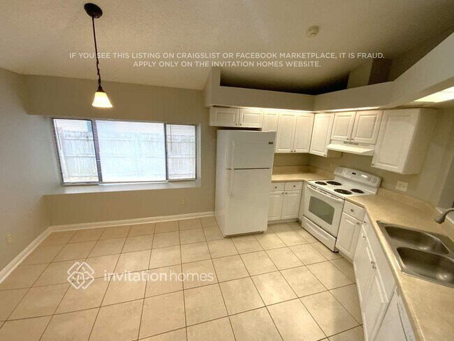 Building Photo - 4859 Wallingford Pl E