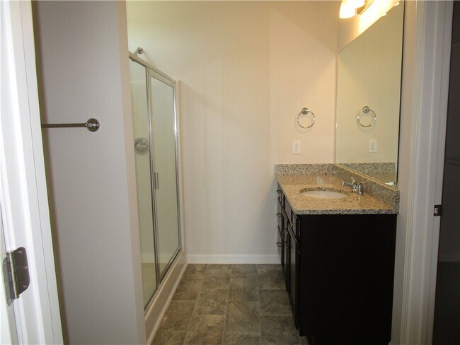 Foto del edificio - 215 Scenic Rd