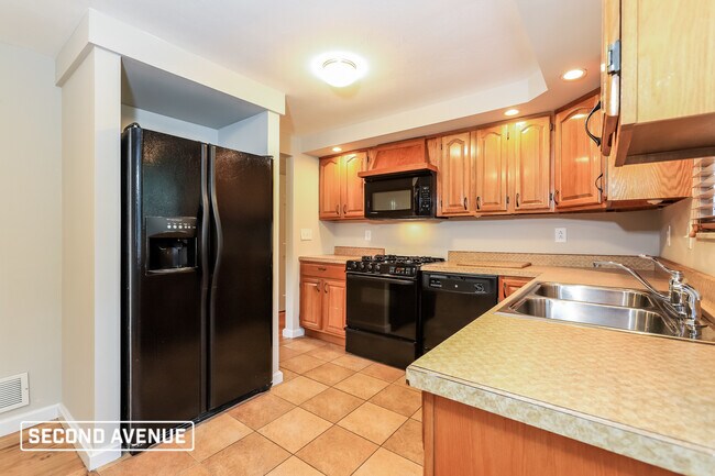 Building Photo - 14029 Valley View Dr