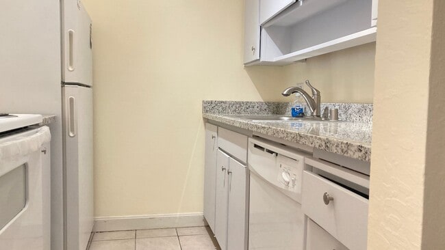 Building Photo - 460 N Civic Dr