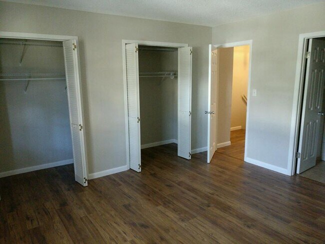 Building Photo - 640 Sandalwood Dr