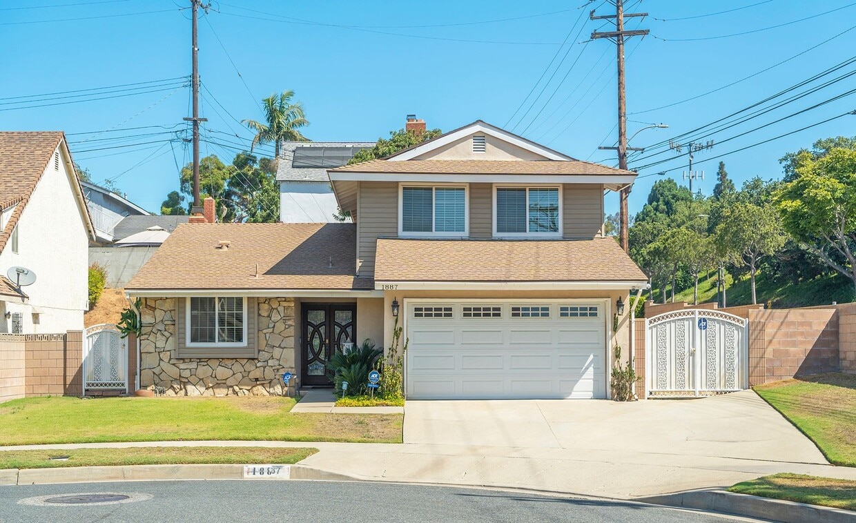 Primary Photo - Private & Quiet Single Family Home in Carson