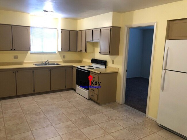 Building Photo - Delta Circle Duplex