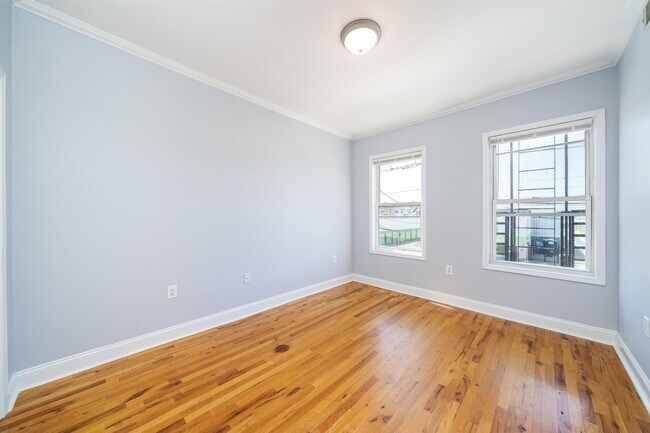 Building Photo - 74 Mallory Ave