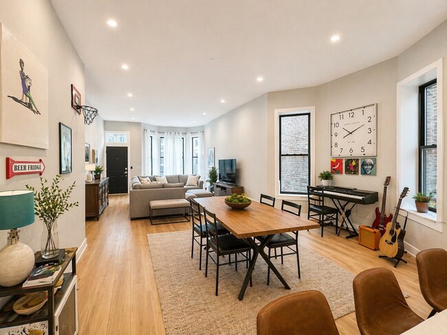 Photo - 1311 N Rockwell St Apartment