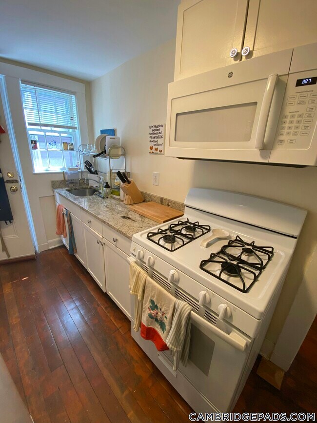 Building Photo - 38 Gibson St