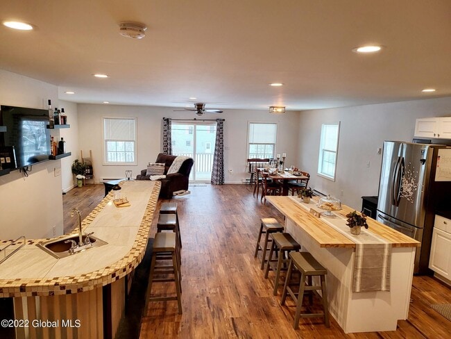 Building Photo - 133 Knower Ave