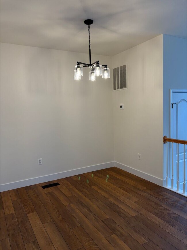 Building Photo - Welcome to this beautifully updated home i...