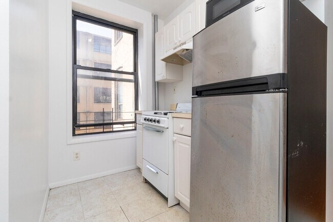 Foto del edificio - 329 E 94th St