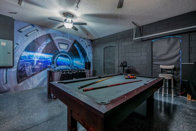 Building Photo - HL137 - Newly Renovated Home - Private pool