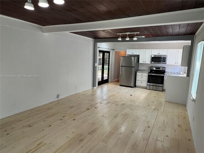 Foto del edificio - 606 SW 11th St