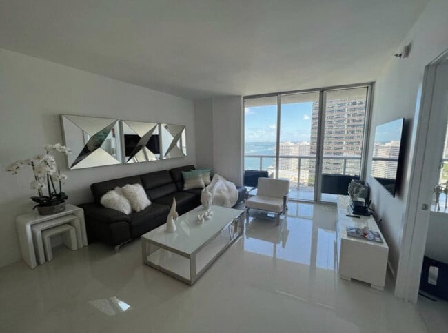 Building Photo - 485 Brickell Ave