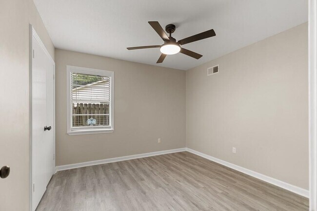 Foto del edificio - 908 N Roselawn Dr