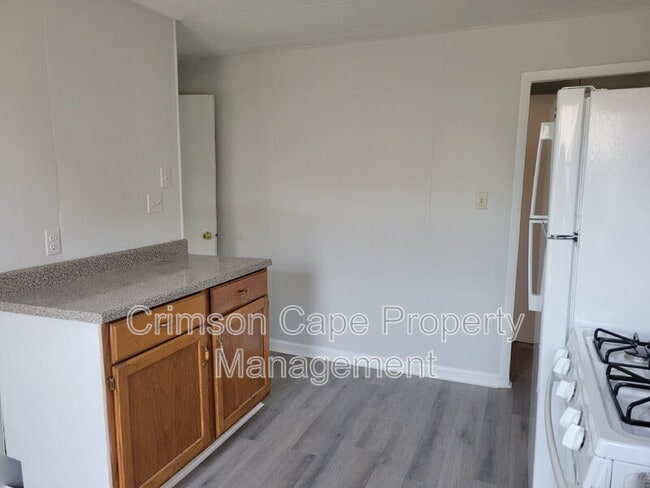 Building Photo - 146 W Dorrance St