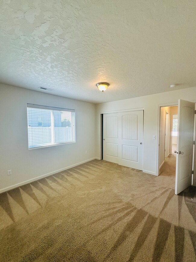 Building Photo - 1586 W 44th Ave