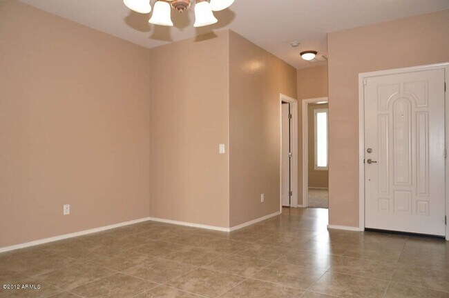 Foto del edificio - Charming 4 Bed 3 Bath Home in Norterra Area