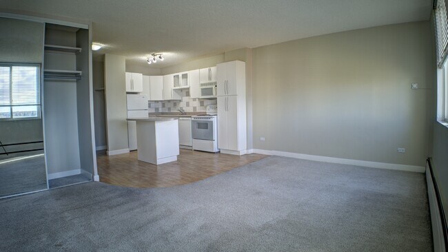 Photo du bâtiment - 11147 Whyte Ave NW