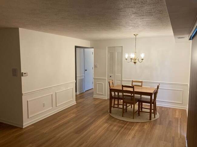 Foto del edificio - 2469 Brook Ledge Rd