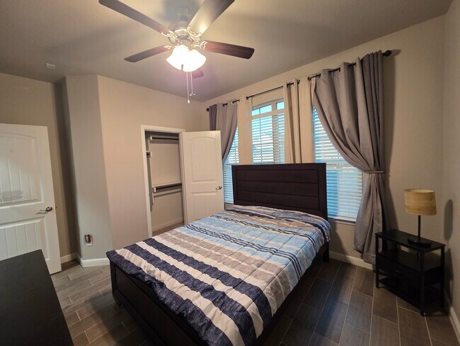 Foto del edificio - 9136 Grovehurst Rd