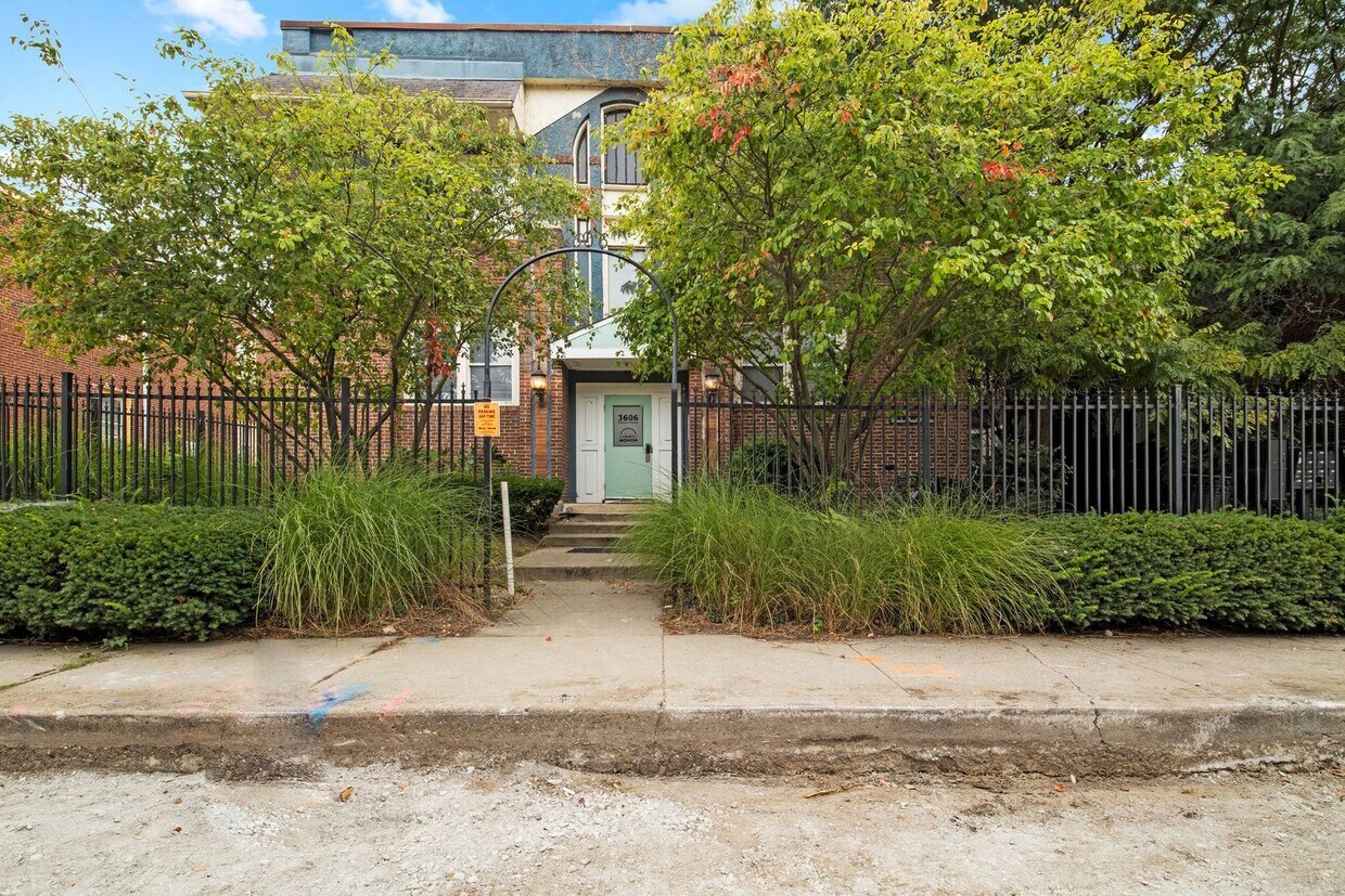 Primary Photo - 3610 Balsam Ave