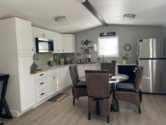 Foto del edificio - 6819 Heron Ln