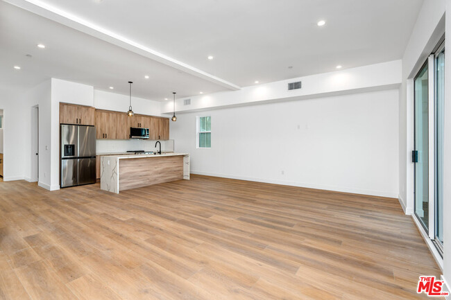 Foto del edificio - 10821 Morrison St