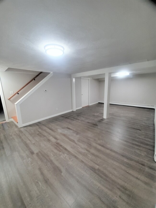 Building Photo - 264 Sylvia St