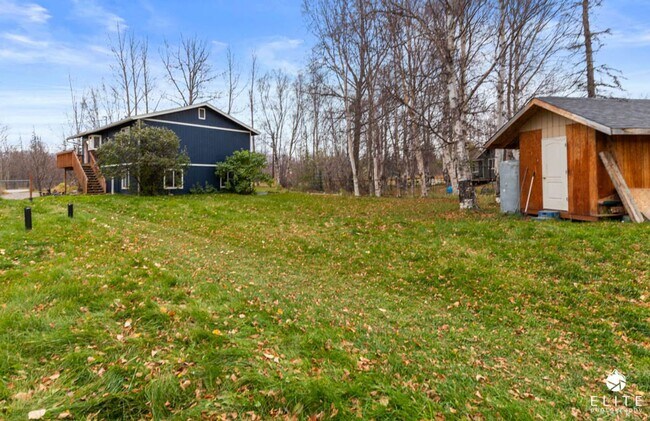 Building Photo - 5 Bedroom | 2.5 Bath | 2 car garage | Fenc...