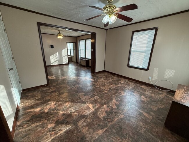 Building Photo - 621 Springfield St