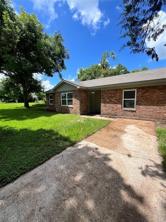 Building Photo - 1001 Mac Dr