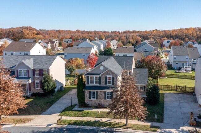 Building Photo - 5005 Crest Haven Way