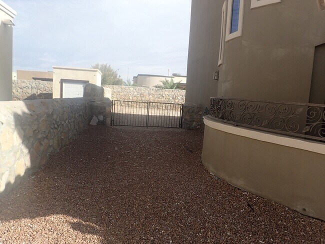 Foto del edificio - 3088 Coyote Park Dr