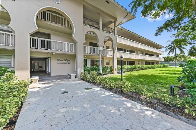 Foto del edificio - 100 Royal Palm Way