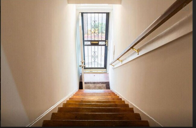 Foto del edificio - 70 Bates St NW