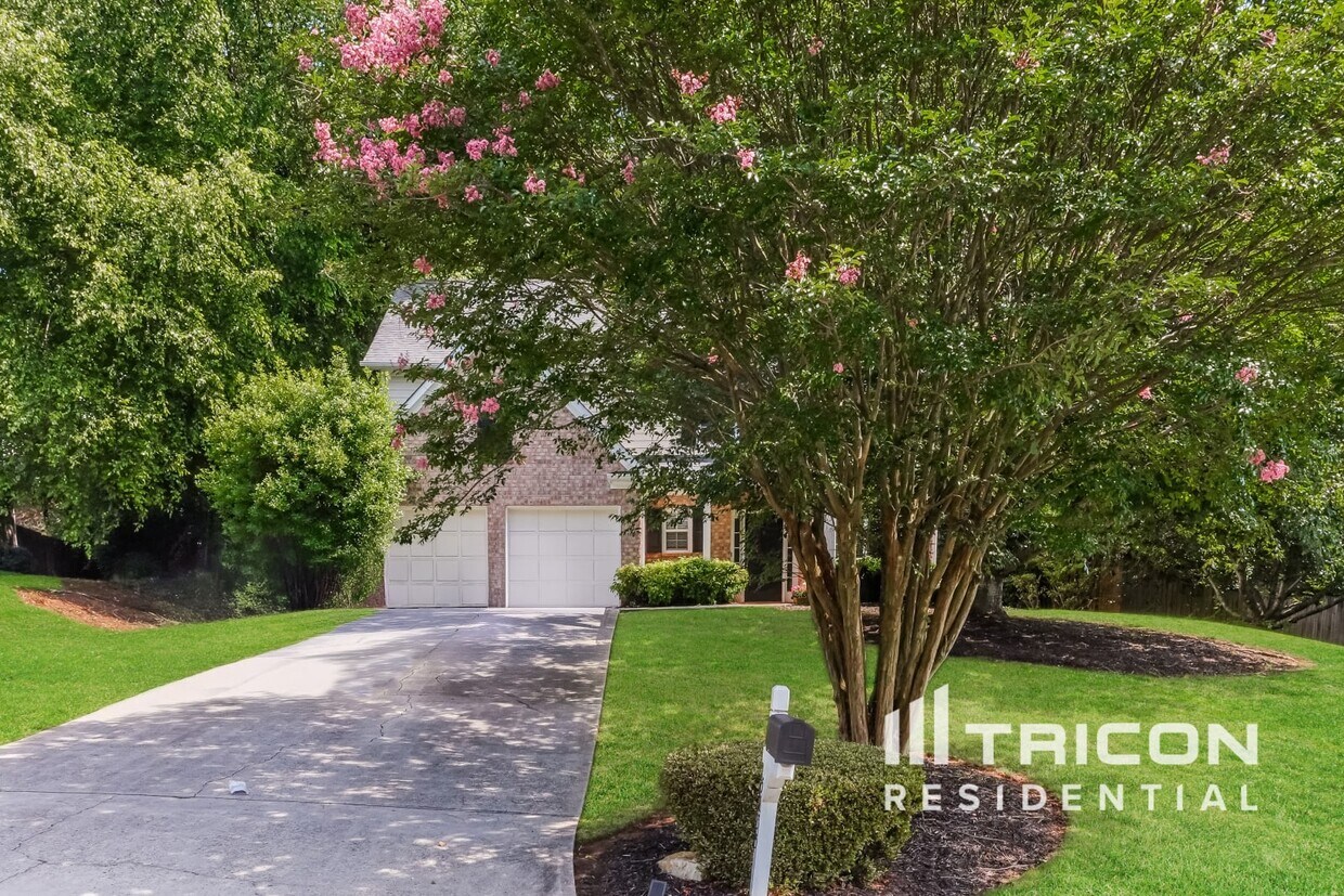 Foto principal - 5855 Rives Dr