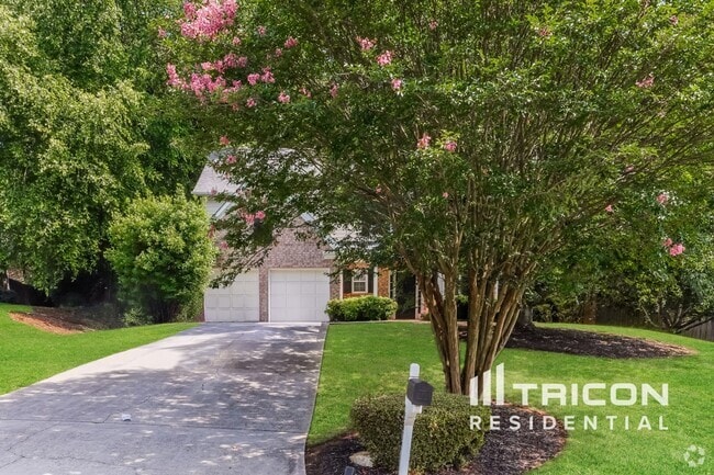 Building Photo - 5855 Rives Dr