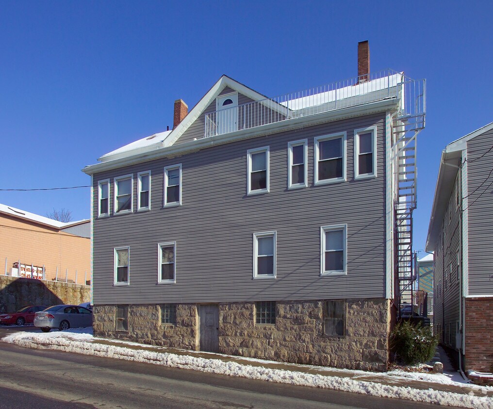 Building Photo - 825 Cherry St