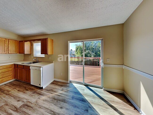 Foto del edificio - 6891 Winchester Lakes Blvd