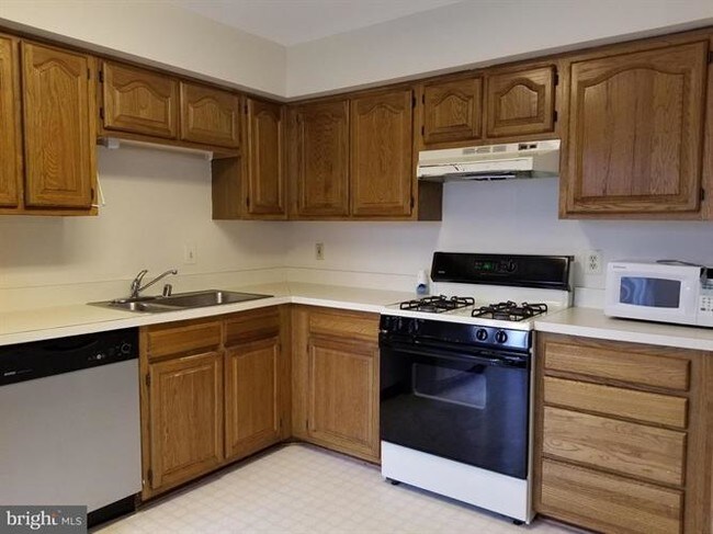 Building Photo - 17870 Lounsbery Dr