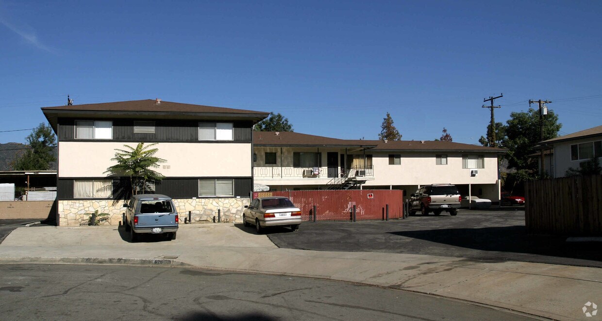Primary Photo - 628 Marion Pl