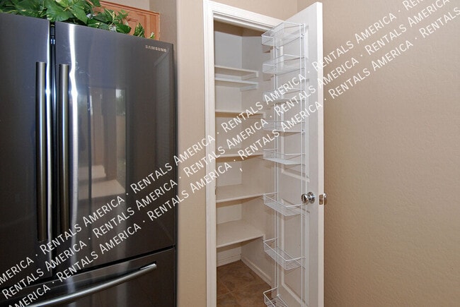 Foto del edificio - 2010 S Falcon Dr