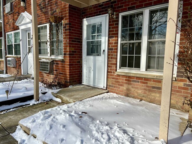 Foto del edificio - 2 Colonial Rd