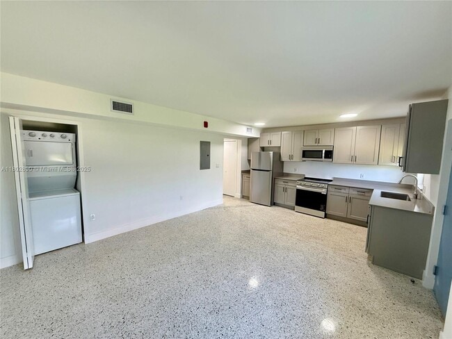 Building Photo - 180 NE 57th St