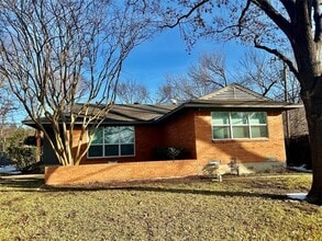 Building Photo - 888 Berkinshire Dr