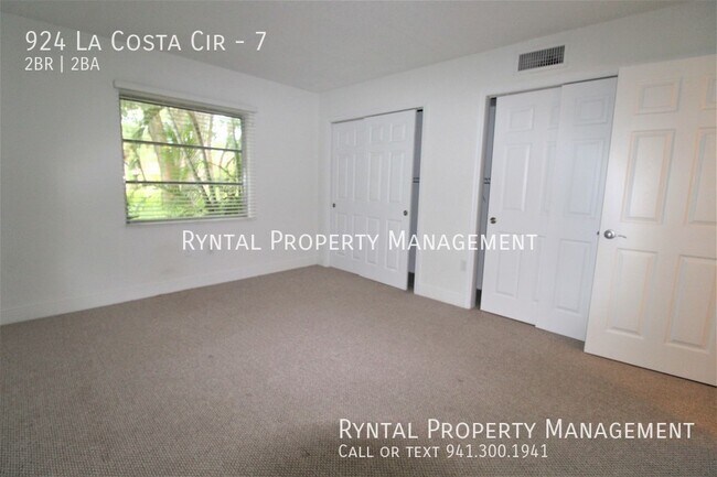 Building Photo - 972 La Costa Cir
