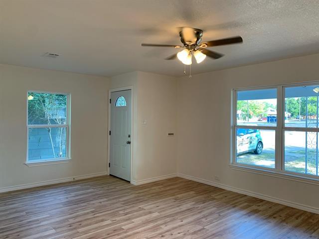 Building Photo - 820 W Crawford St