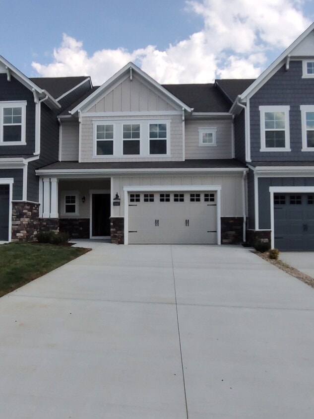 9067 White Plains Ct, Mechanicsville, VA 23116 Townhome Rentals in