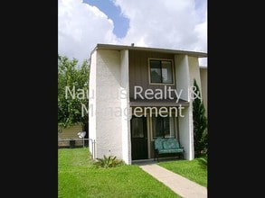 Building Photo - 1461 Kraft Ave