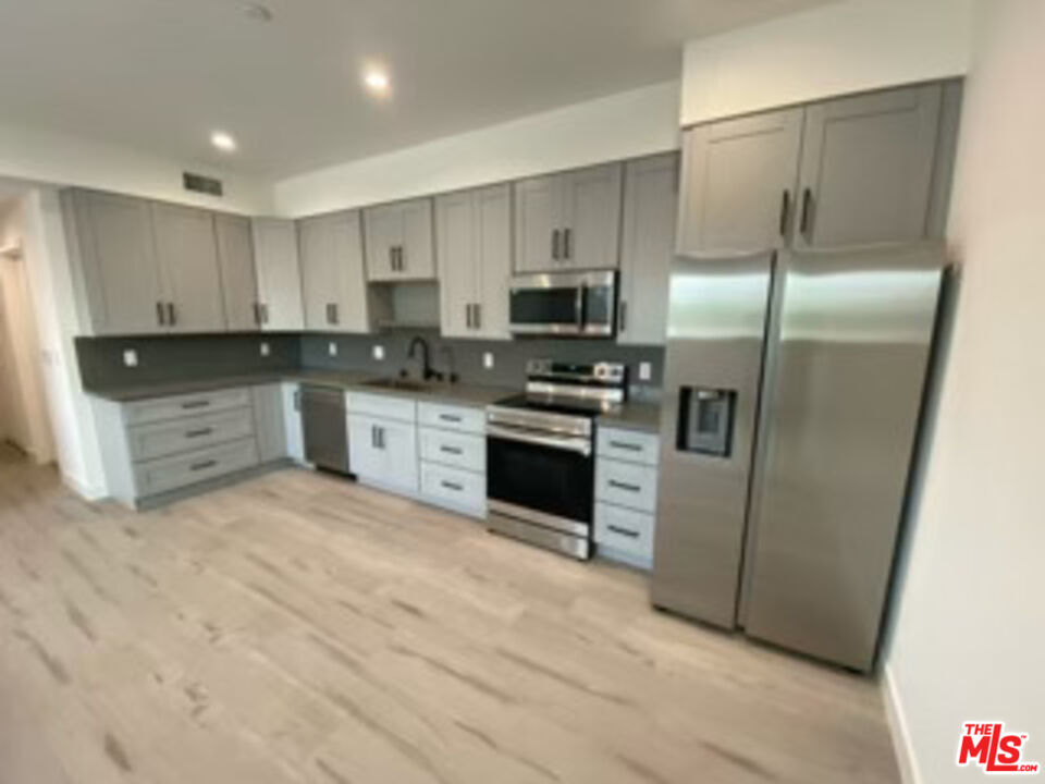 Foto principal - 10455 Etiwanda Ave